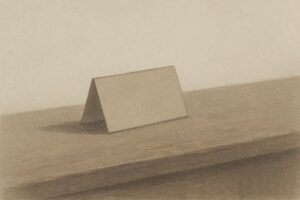 少し背を向けて置かれた、文字の読めない名札